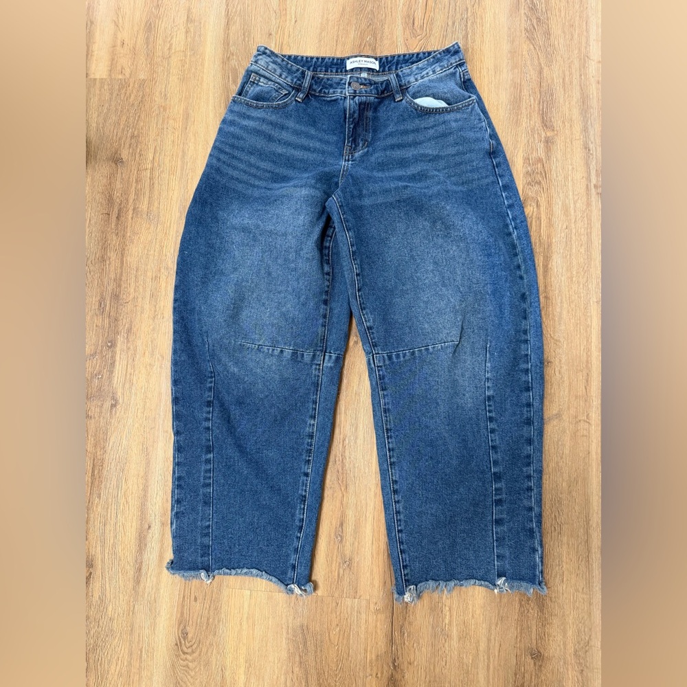 Ashley Mason Premium Barrel Leg Jeans Raw Hem Size 7/28